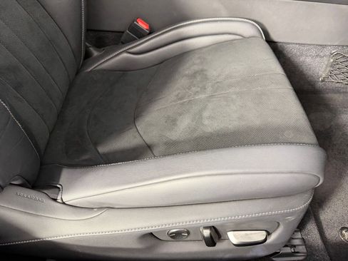 Used 2018 Lexus LC 500 Coupe w/ Sport Package image 34