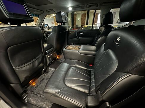 Used 2011 INFINITI QX56 4WD w/ Deluxe Touring Pkg image 12