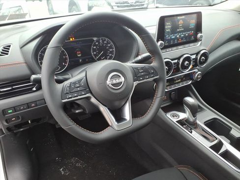 New 2025 Nissan Sentra SR image 5