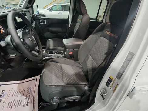 New 2026 Jeep Gladiator Mojave w/ Steel Bumper Group image 15