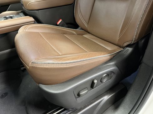 Used 2024 Chevrolet Tahoe High Country image 23