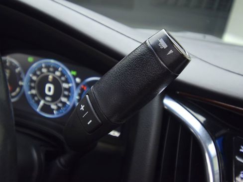 Used 2015 Cadillac Escalade Premium image 24