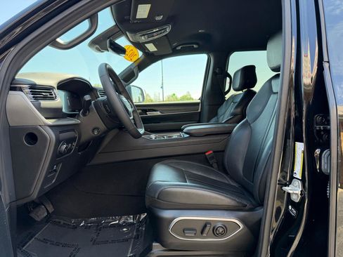 Used 2024 Jeep Wagoneer L Series II AWD/4WD image 14