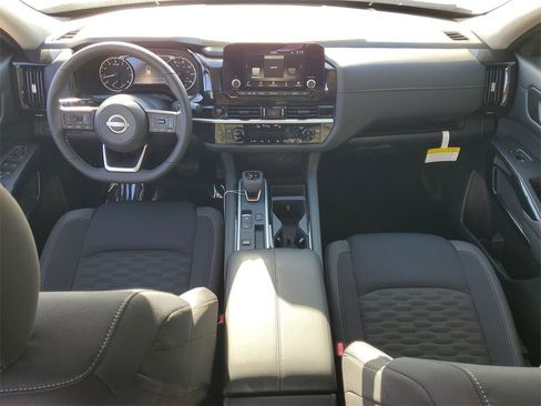 New 2025 Nissan Pathfinder SV w/ SV Premium Package image 7