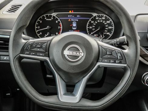 Used 2025 Nissan Altima 2.5 SV FWD image 23