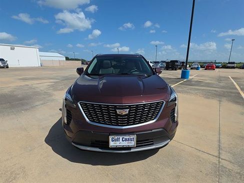 Used 2023 Cadillac XT4 Premium Luxury w/ Technology Package FWD image 2