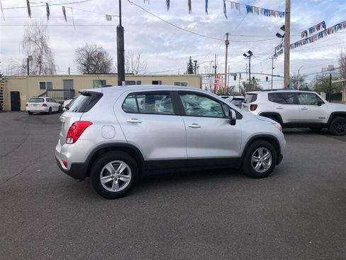 Used 2019 Chevrolet Trax LS FWD image 2