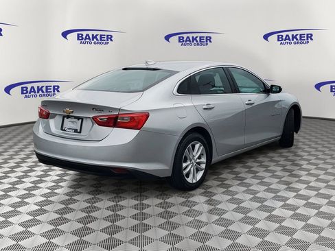 Used 2017 Chevrolet Malibu LT FWD image 2