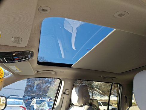 Certified 2024 Jeep Wagoneer 4WD w/ Premium Group I image 14