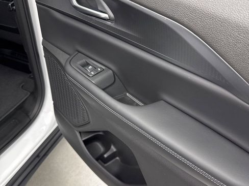 New 2025 Jeep Grand Cherokee Altitude AWD/4WD image 36