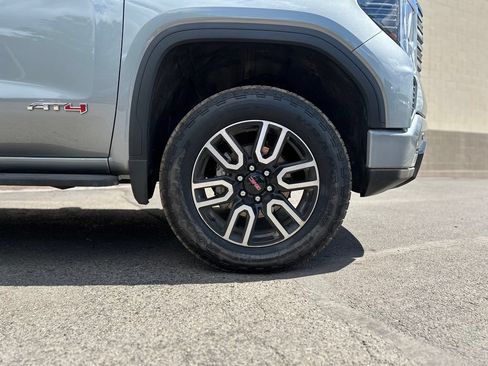 Used 2025 GMC Sierra 1500 AT4 w/ Technology Package AWD/4WD image 2
