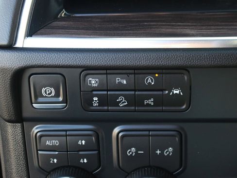 Used 2025 Chevrolet Tahoe Z71 AWD/4WD image 31