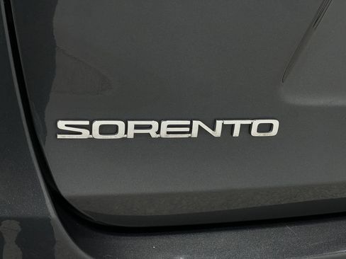 Used 2020 Kia Sorento S FWD image 39