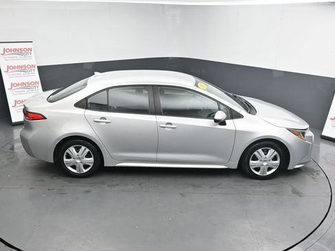 Used 2020 Toyota Corolla LE image 32