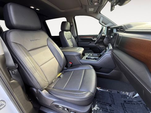 Used 2024 GMC Sierra 2500 Denali w/ Denali Reserve Package image 19