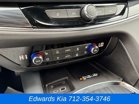 Used 2024 Buick Enclave Premium image 27