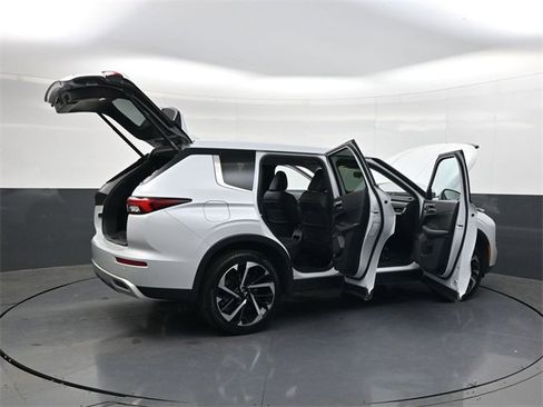 Used 2024 Mitsubishi Outlander SE image 38