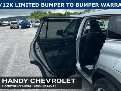 Used 2021 Toyota Highlander XLE AWD/4WD image 30