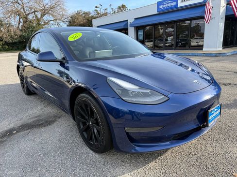 Used 2022 Tesla Model 3 Standard Range image 12