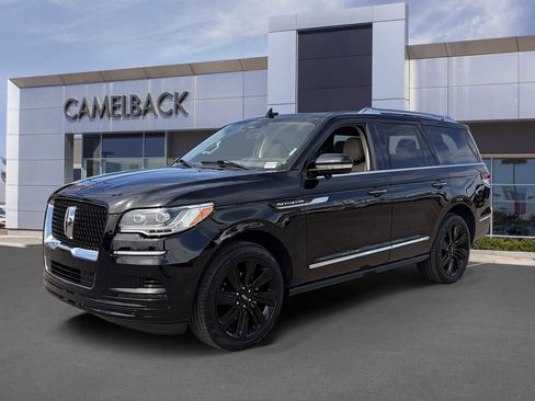 Used 2023 Lincoln Navigator Reserve AWD/4WD image 2
