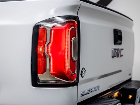 Used 2018 GMC Sierra 1500 SLT AWD/4WD image 12