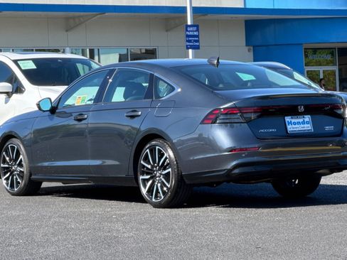 Used 2024 Honda Accord Touring image 3