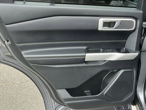 Used 2021 Ford Explorer XLT image 21