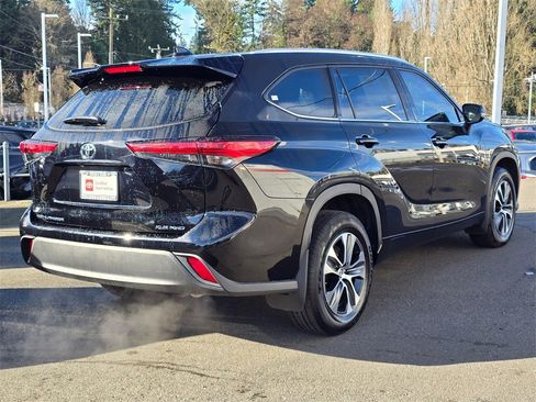 Certified 2022 Toyota Highlander XLE image 7