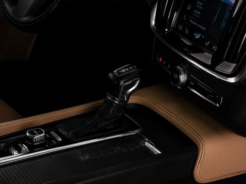 Used 2017 Volvo S90 T6 Momentum w/ Vision Package image 26