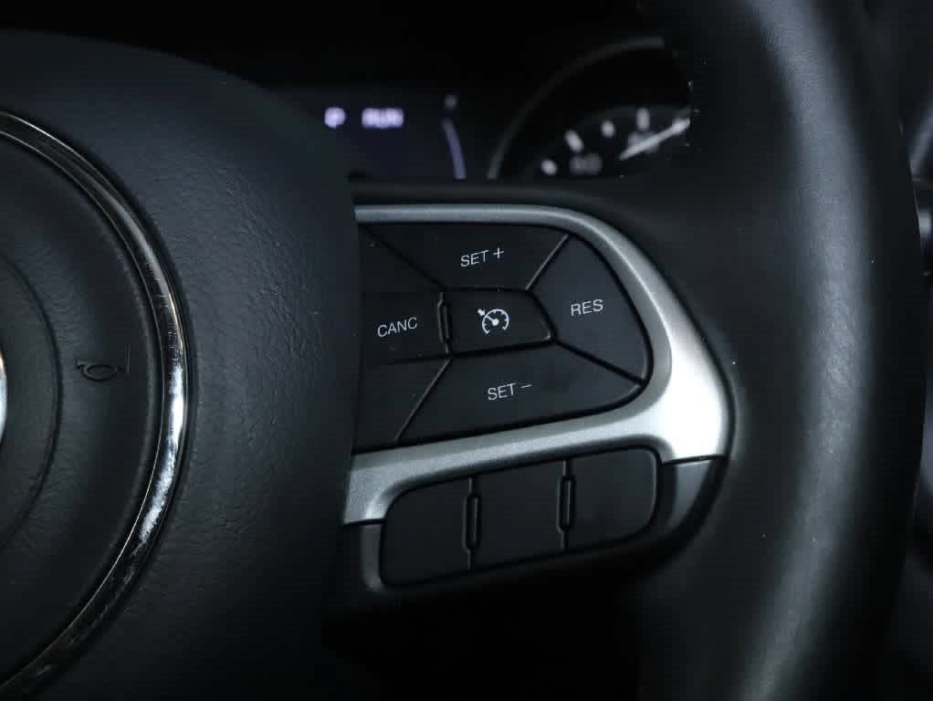 Used 2018 Jeep Compass Latitude FWD image 19