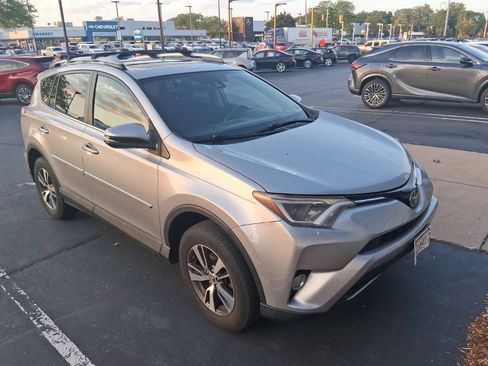 Used 2017 Toyota RAV4 XLE w/ Plus Special Value Package AWD/4WD image 4