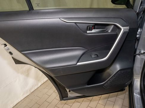 Used 2020 Toyota RAV4 XLE w/ Convenience Package image 11