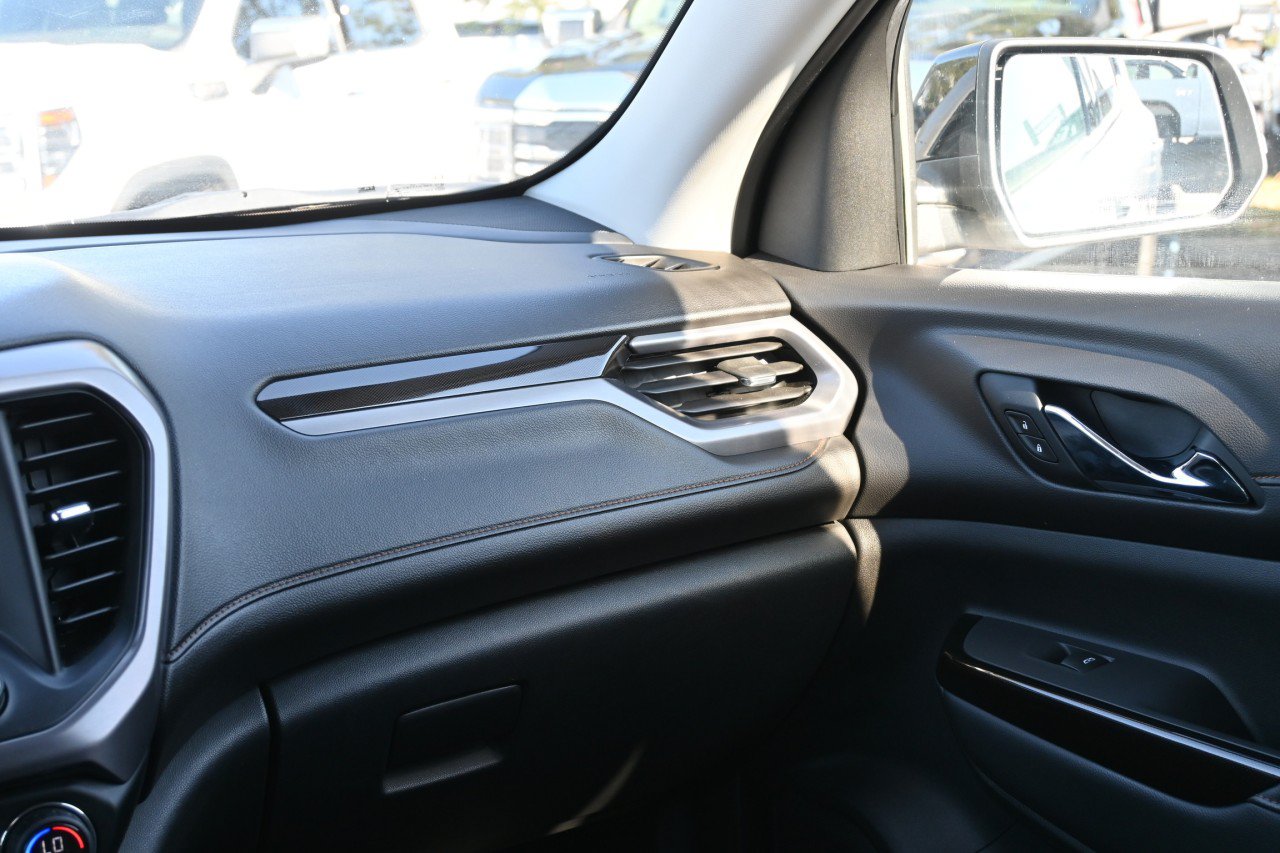 Used 2021 GMC Acadia AT4 w/ Technology Package AWD/4WD image 8