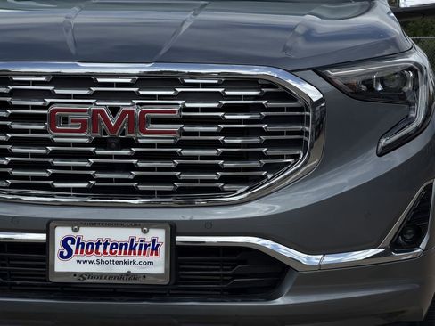 Used 2020 GMC Terrain Denali w/ Denali Premium Package FWD image 8