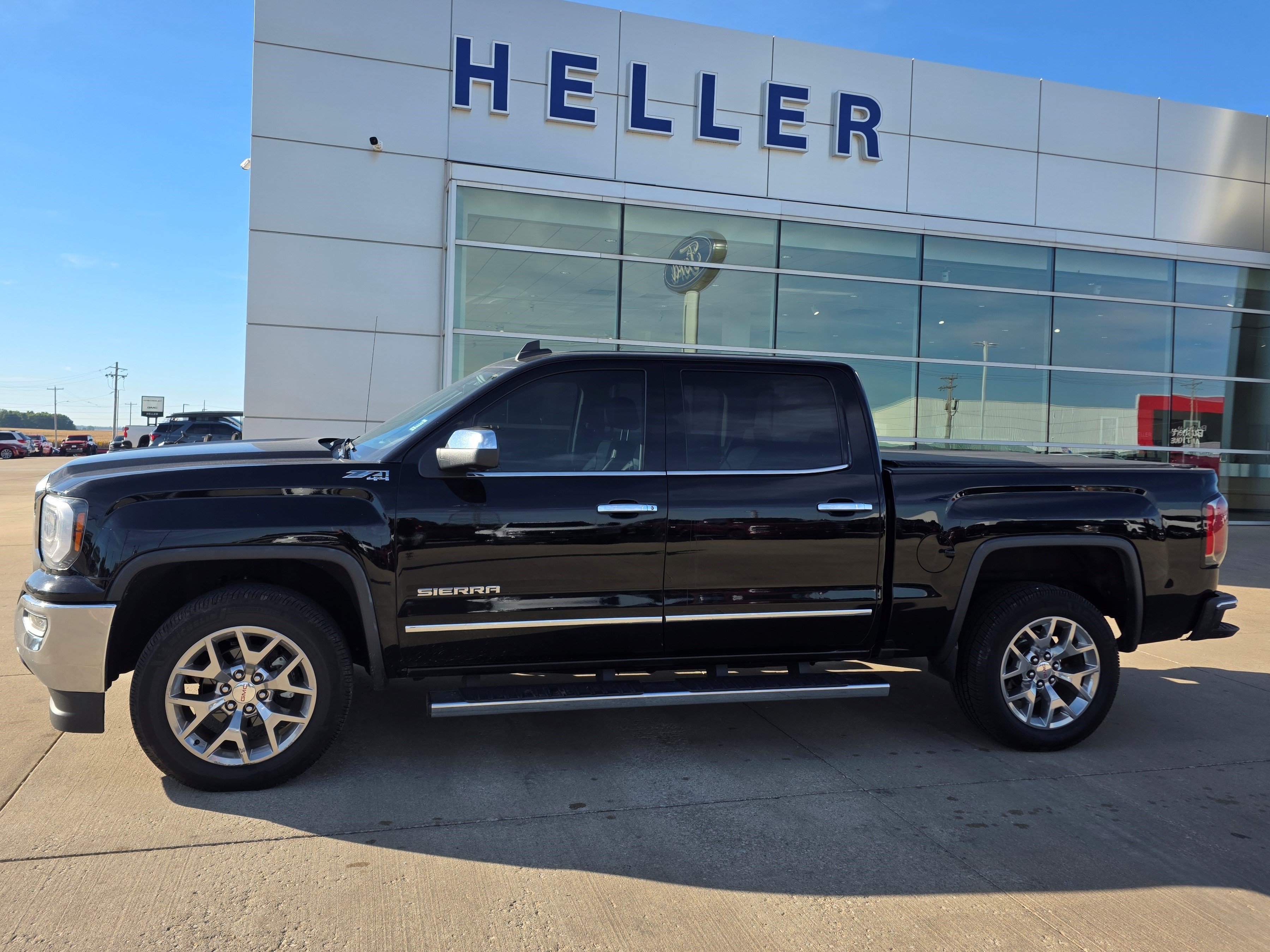 Used 2018 GMC Sierra 1500 SLT w/ SLT Premium Package AWD/4WD image 3