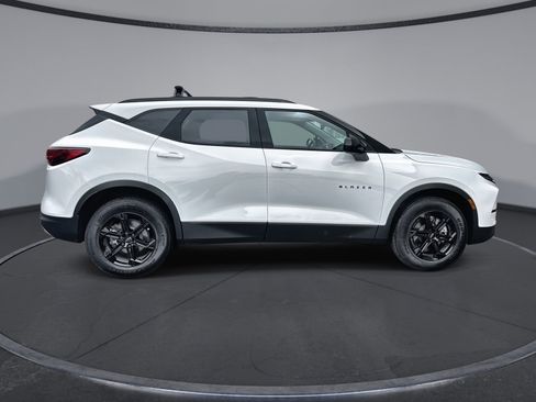 New 2026 Chevrolet Blazer LT w/ Convenience Package AWD/4WD image 9