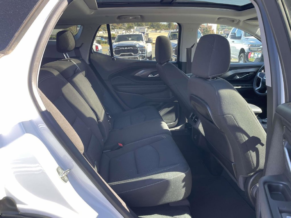 Used 2023 GMC Terrain SLE w/ Driver Convenience Package FWD image 14