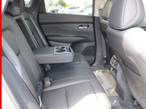 New 2025 Nissan Murano SL image 17