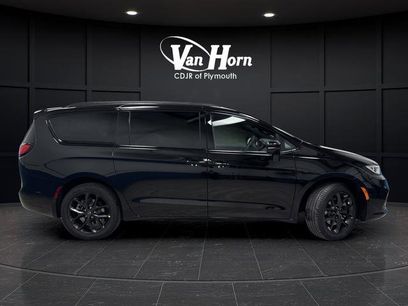 New 2026 Chrysler Pacifica Select