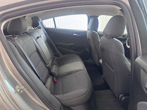 Used 2018 Chevrolet Cruze LT w/ Convenience Package FWD image 11