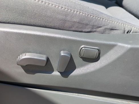 Used 2025 Nissan Frontier SV w/ SV Convenience Package image 12