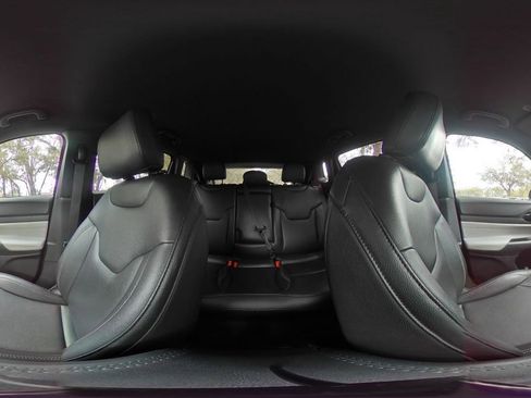 Used 2025 Jeep Compass Limited image 37