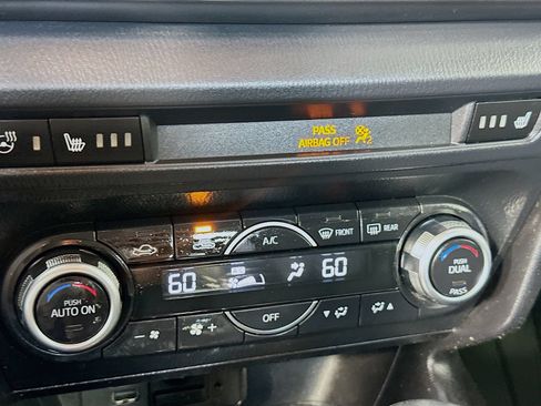 Used 2018 MAZDA MAZDA3 Grand Touring w/ Premium Equipment Package FWD image 16