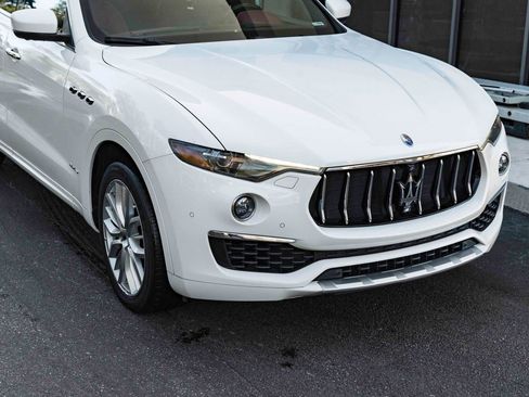 Used 2019 Maserati Levante GranLusso AWD/4WD image 5