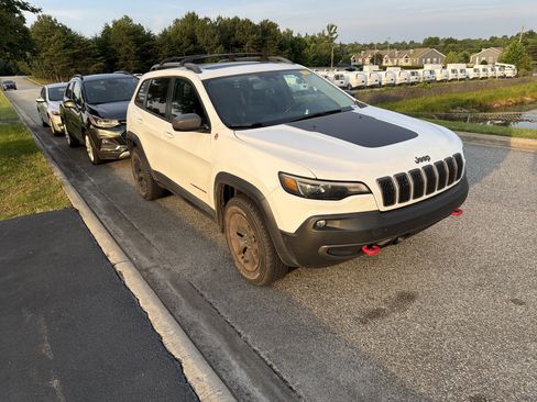 Used 2021 Jeep Cherokee Trailhawk w/ Sun, Sound & Nav Group AWD/4WD image 2