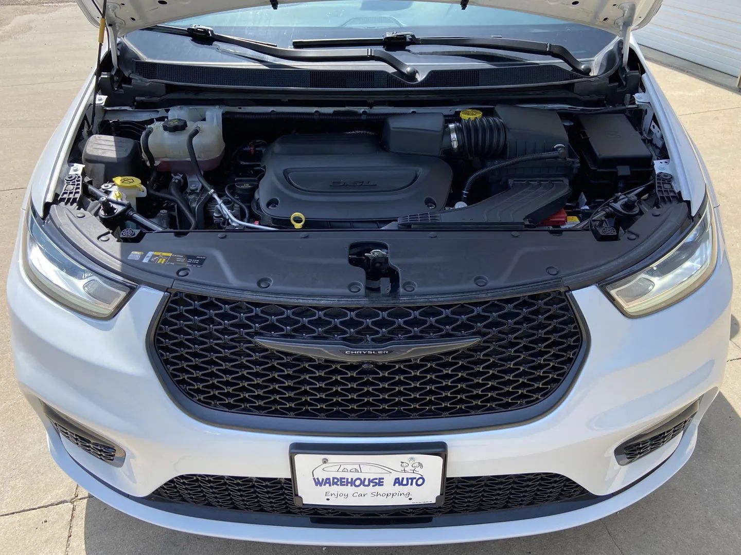 Used 2025 Chrysler Pacifica Limited FWD image 31