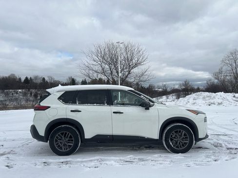 Used 2023 Nissan Rogue S image 3