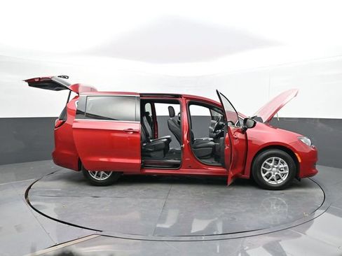 New 2025 Chrysler Voyager LX image 64