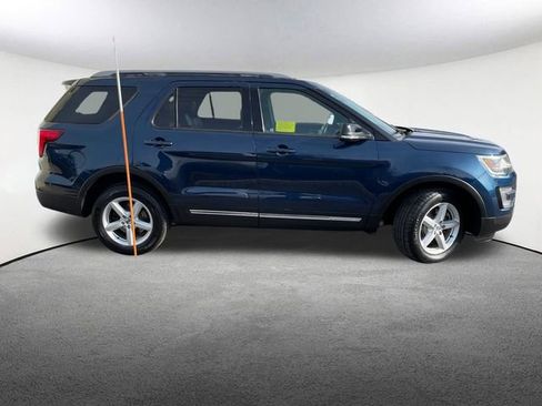 Used 2017 Ford Explorer XLT w/ Equipment Group 202A image 17