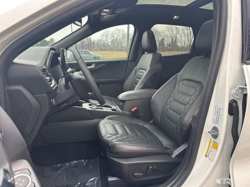 Used 2023 Ford Escape ST-Line Elite w/ Premium Technology Package AWD/4WD image 3